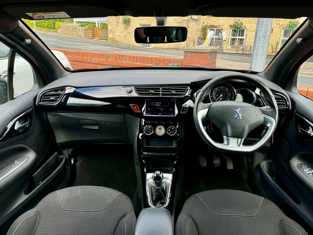 DS DS 3 1.2 Puretech Connected Chic Hatchback M Red #3