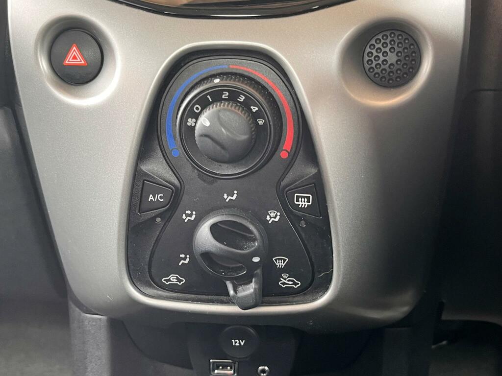 Peugeot 108 108 1.0 Active Hatchback 2 Tronic 68 P Blue #20