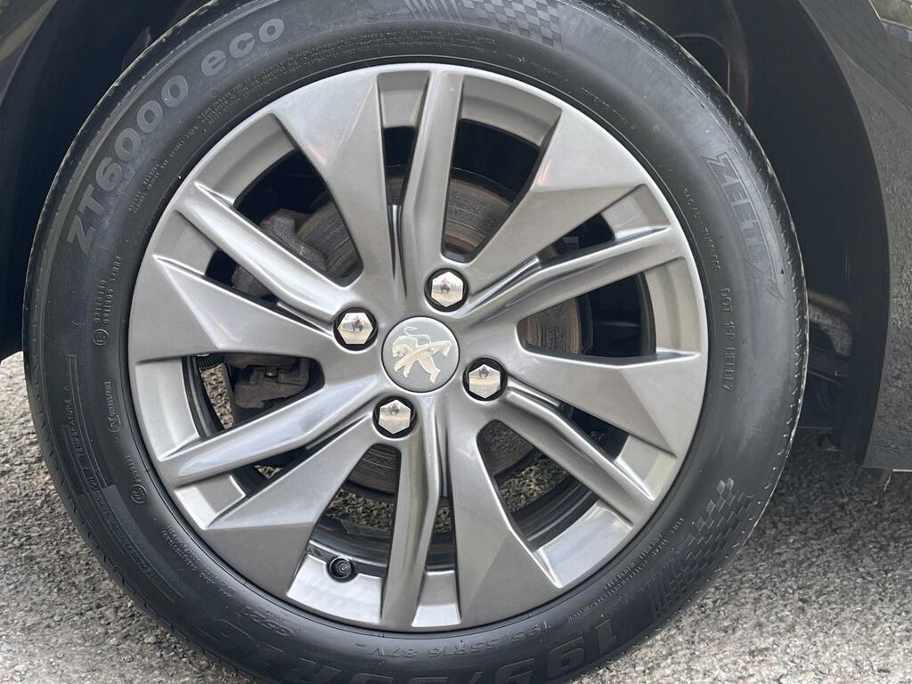 Peugeot e-208 50Kwh Allure Premium Hatchback  #4