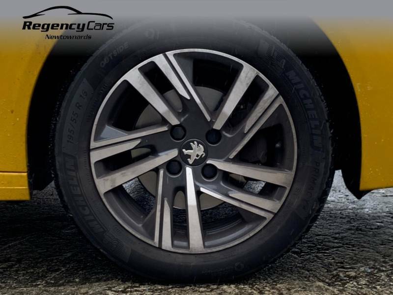 Peugeot 208 1.2 Puretech 100 Allure Premium - 2022 22 GSZ3166 Yellow #4