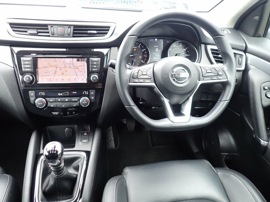 Nissan Qashqai 1.3 Dig-t Tekna Suv Euro 6 Ss GJ69HUK White #2