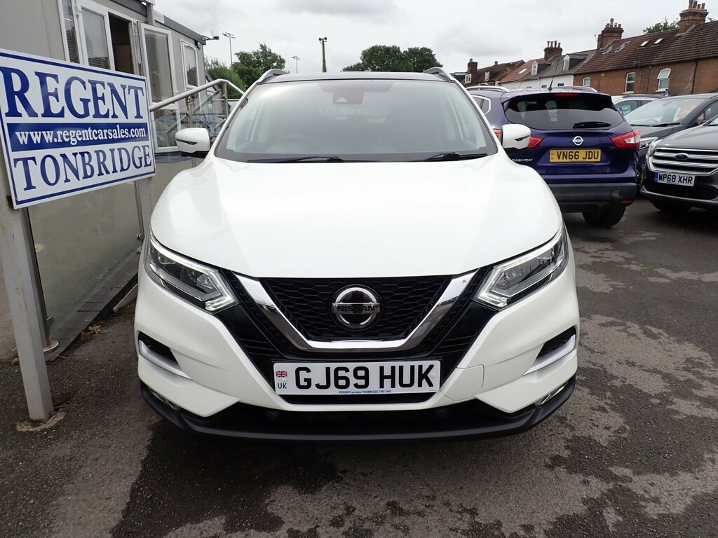Nissan Qashqai 1.3 Dig-t Tekna Suv Euro 6 Ss GJ69HUK White #4