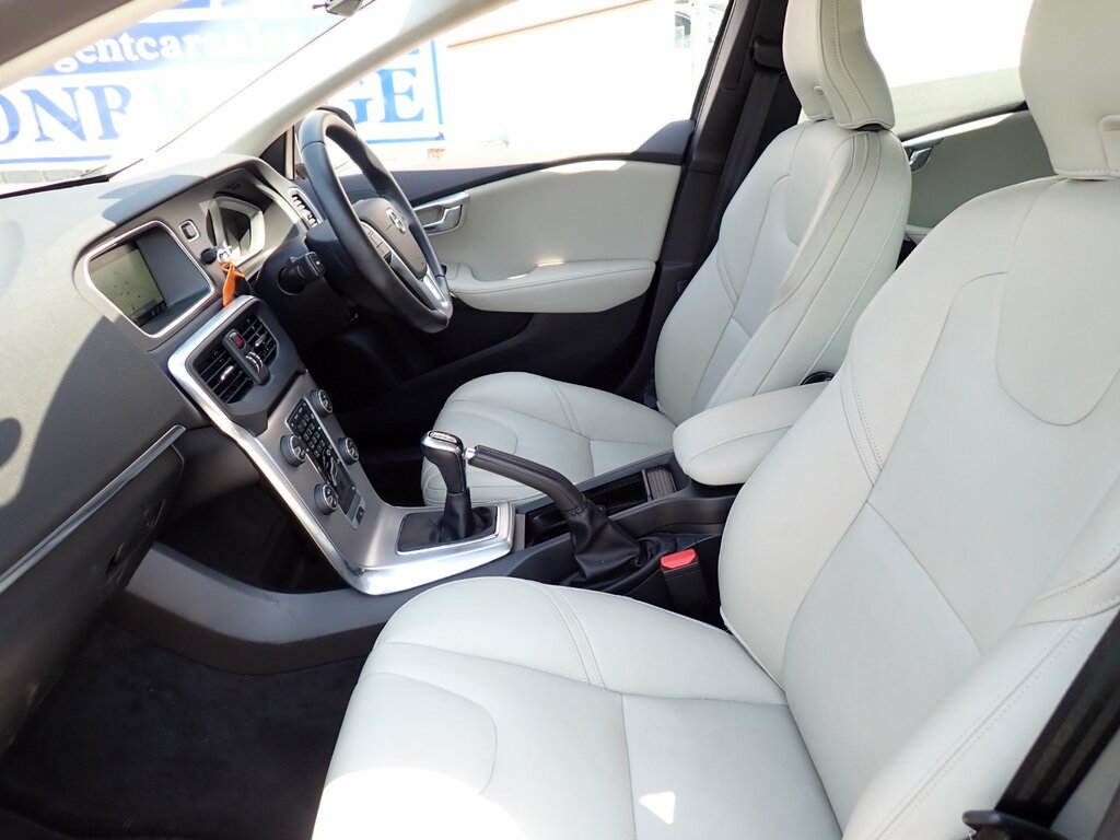 Volvo V40 2.0 T2 Inscription Hatchback Eur Grey #3