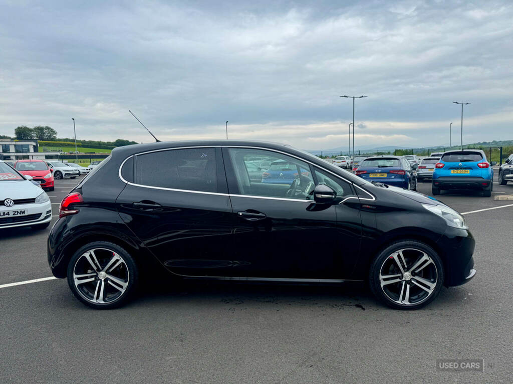 Peugeot 208 1.6 Bluehdi 100 Gt DU53WAY Black #2