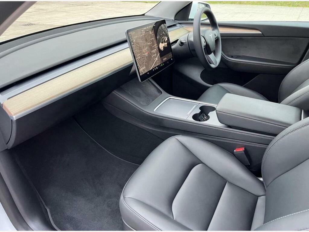 Tesla Model Y Dual Motor Long Range 4Wde White #2