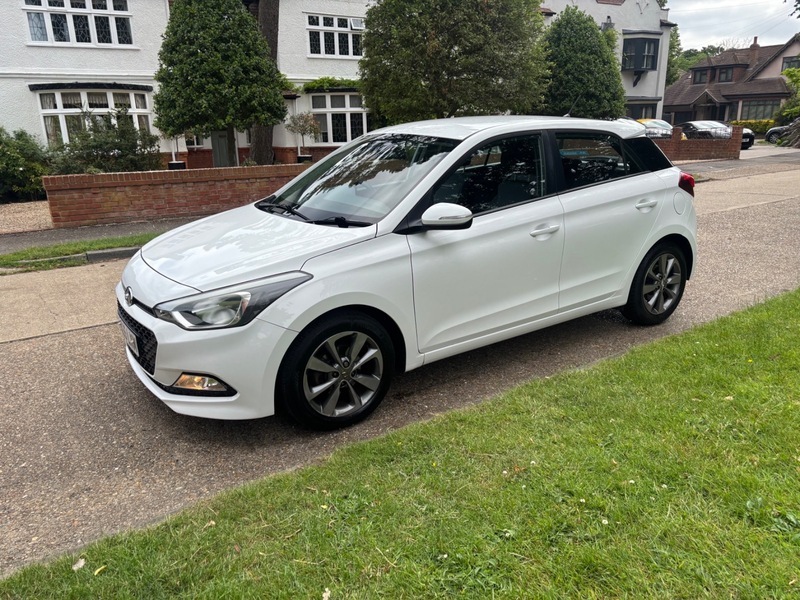 Hyundai I20 Mpi Se White #4