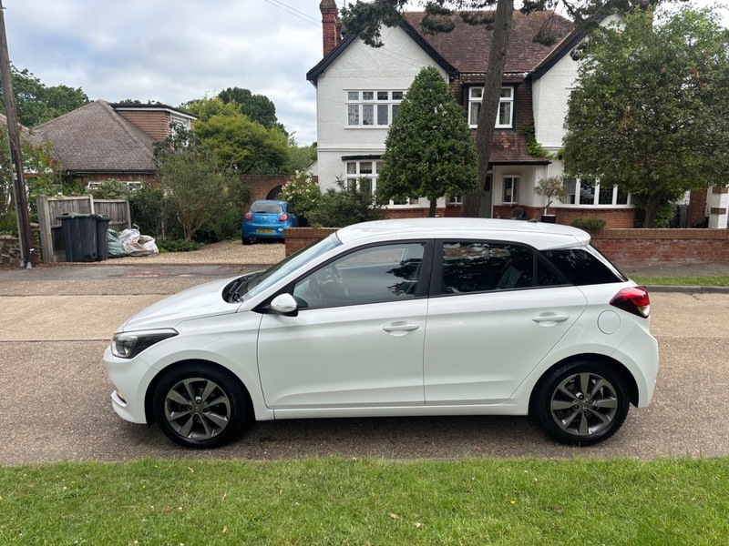 Hyundai I20 Mpi Se White #5