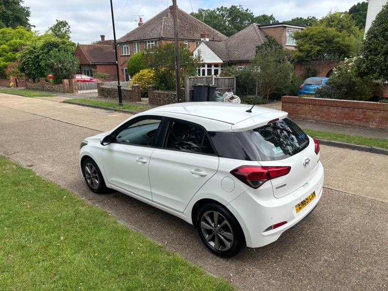 Hyundai I20 Mpi Se White #6
