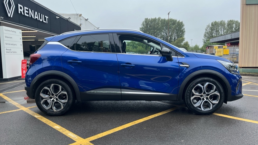 Renault Captur Captur 1.6 E-tech Full Hybrid 145 Techno YUI7646 Blue #2