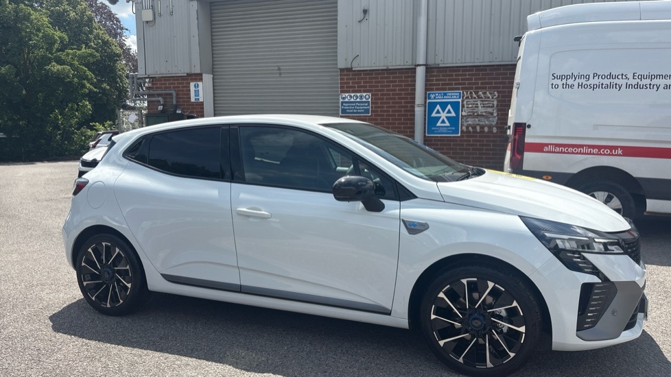 Renault Clio Clio 1.6 E-tech Full Hybrid 145 Esprit Alpine White #2