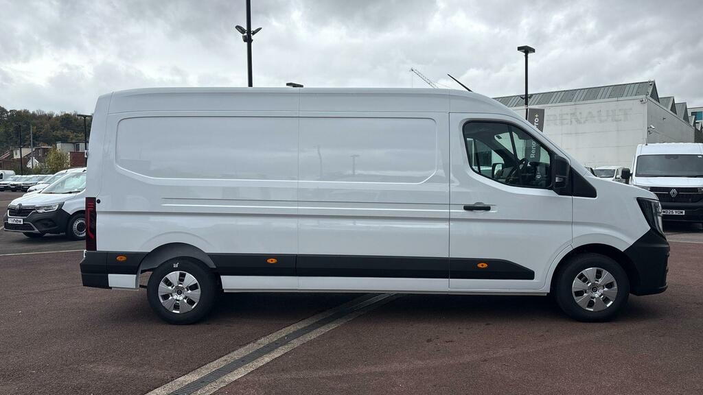 Renault Master Master Lm35 Blue Dci 130 Advance Medium Roof Van White #2