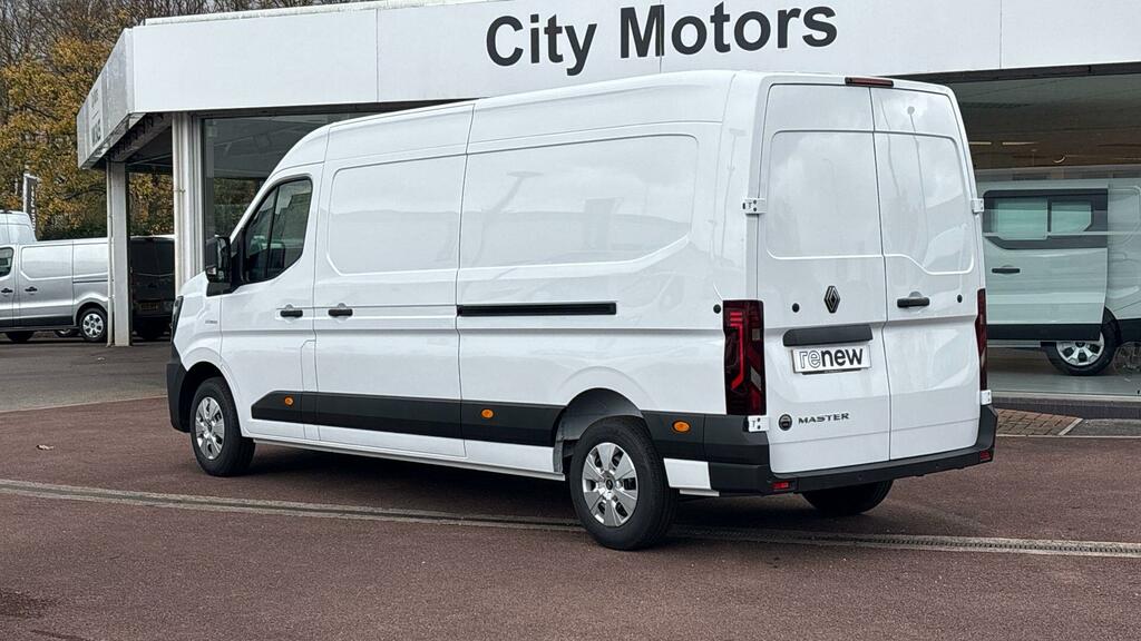 Renault Master Master Lm35 Blue Dci 130 Advance Medium Roof Van White #4