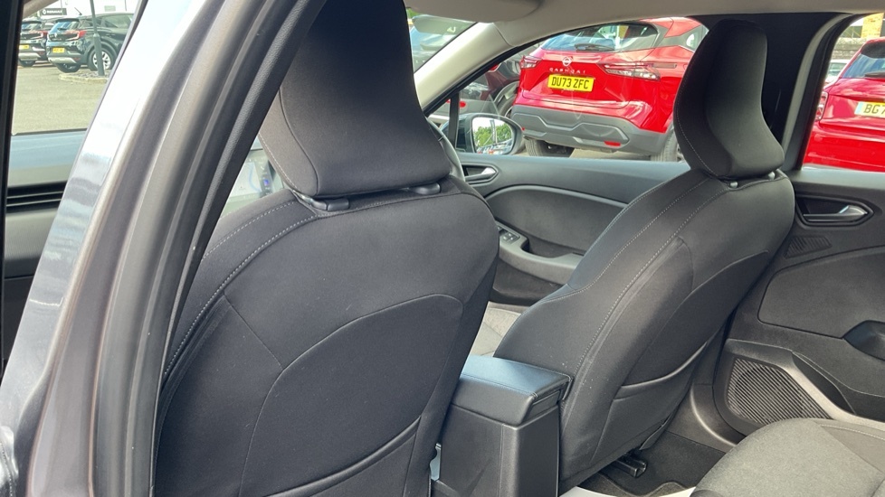 Renault Clio Clio Techno E-tech Hev Silver #16