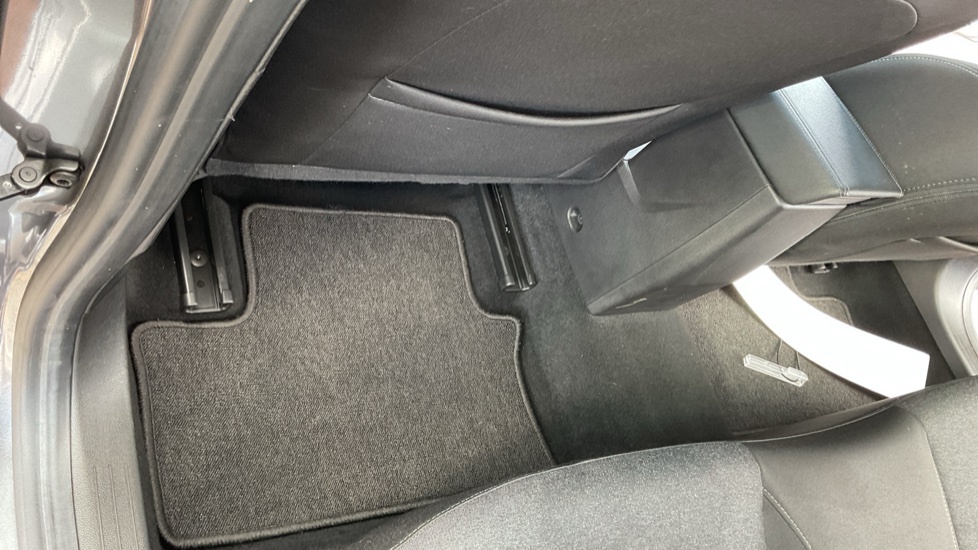 Renault Clio Clio Techno E-tech Hev Silver #26