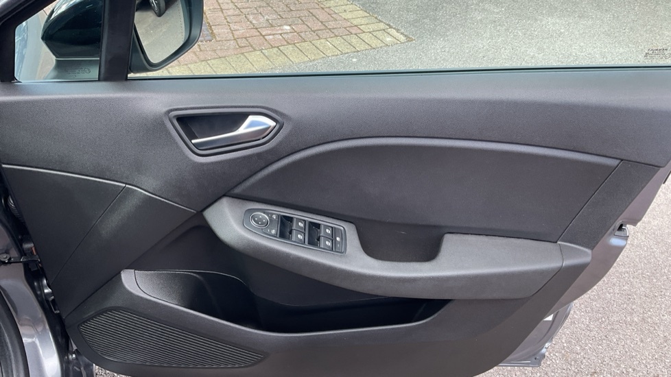 Renault Clio Clio Techno E-tech Hev Silver #30