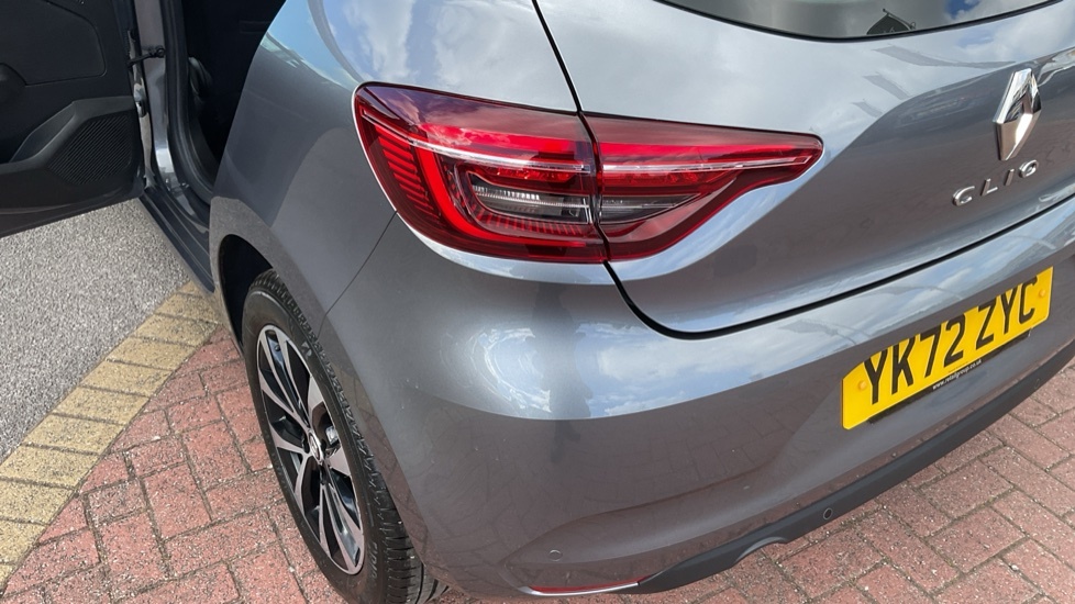 Renault Clio Clio Techno E-tech Hev Silver #23