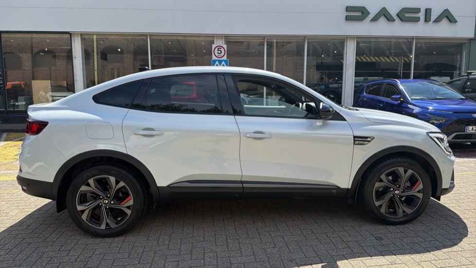 Renault Arkana Renault Arkana 1.6 E-tech Hybrid 145 R.s. Line CP72VHA White #2