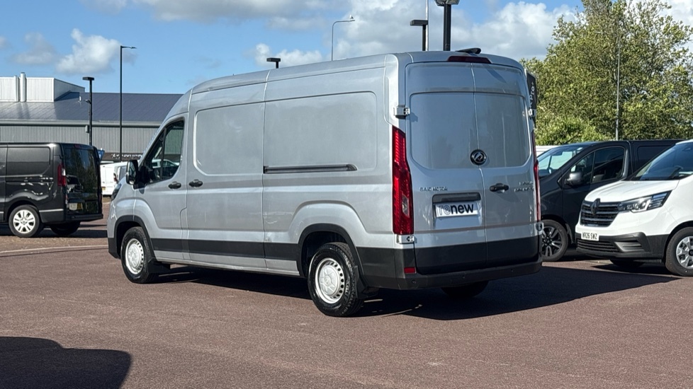 Maxus Deliver 9 Maxus Deliver 9 2.0 D20 150 High Roof Van Silver #5