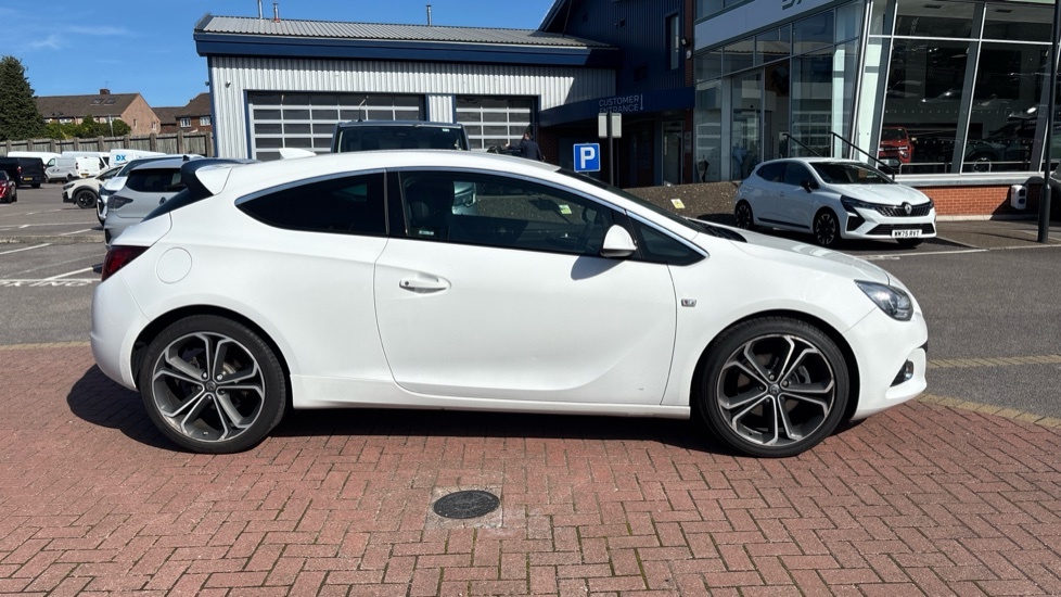Vauxhall Astra GTC Vauxhall Gtc 1.4T 16V 140 Limited Edition Nav White #2