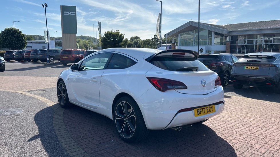 Vauxhall Astra GTC Vauxhall Gtc 1.4T 16V 140 Limited Edition Nav White #3