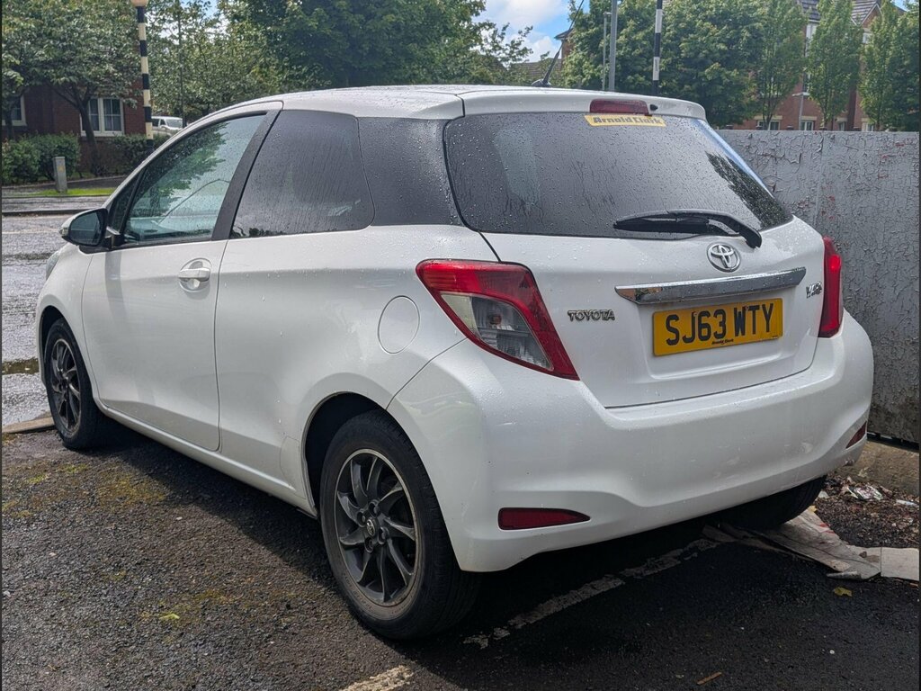 Toyota Yaris 1.0 Vvt-i Edition Euro 5 White #4
