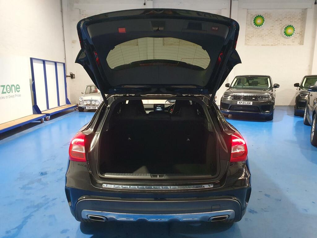 Mercedes-Benz GLA Class Estate LL19ZRJ #5