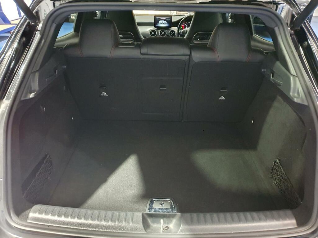 Mercedes-Benz GLA Class Estate LL19ZRJ #6