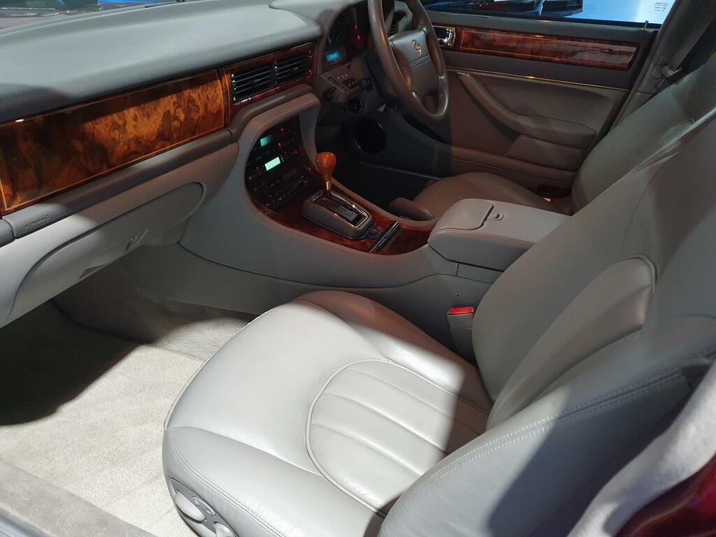 Daimler XJ Series Series 4.0 Six Lwb Saloon Blue #18