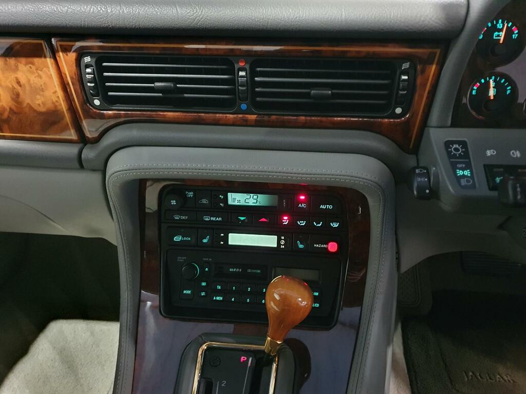 Daimler XJ Series Series 4.0 Six Lwb Saloon Blue #20