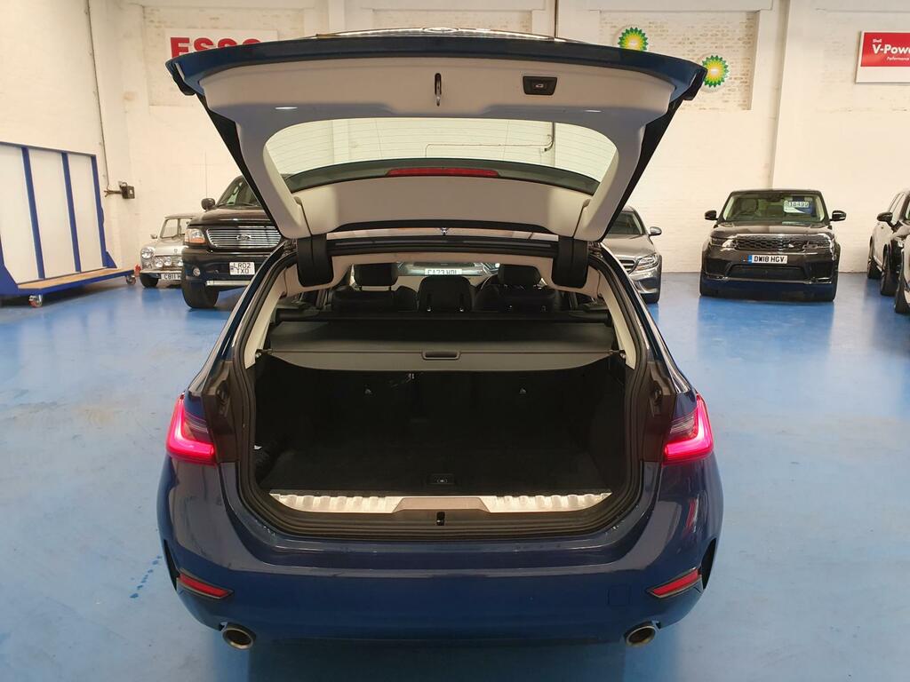 BMW 3 Series Estate EJ71KZW #5