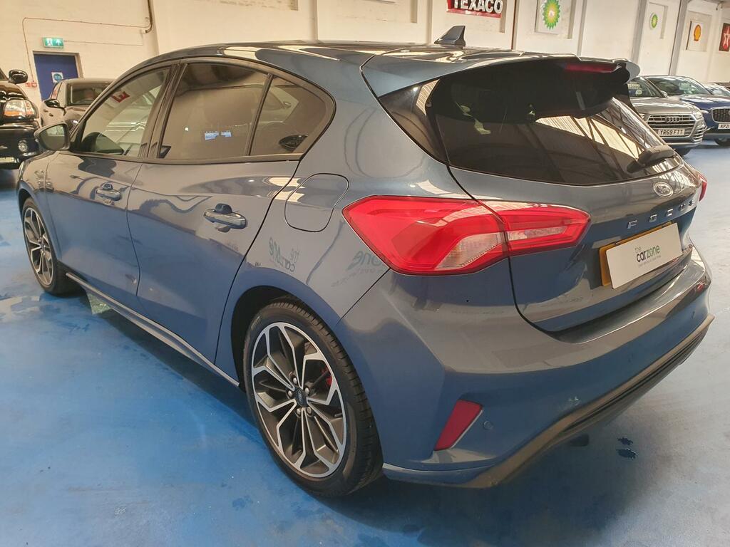 Ford Focus Hatchback HJ69LJO #5