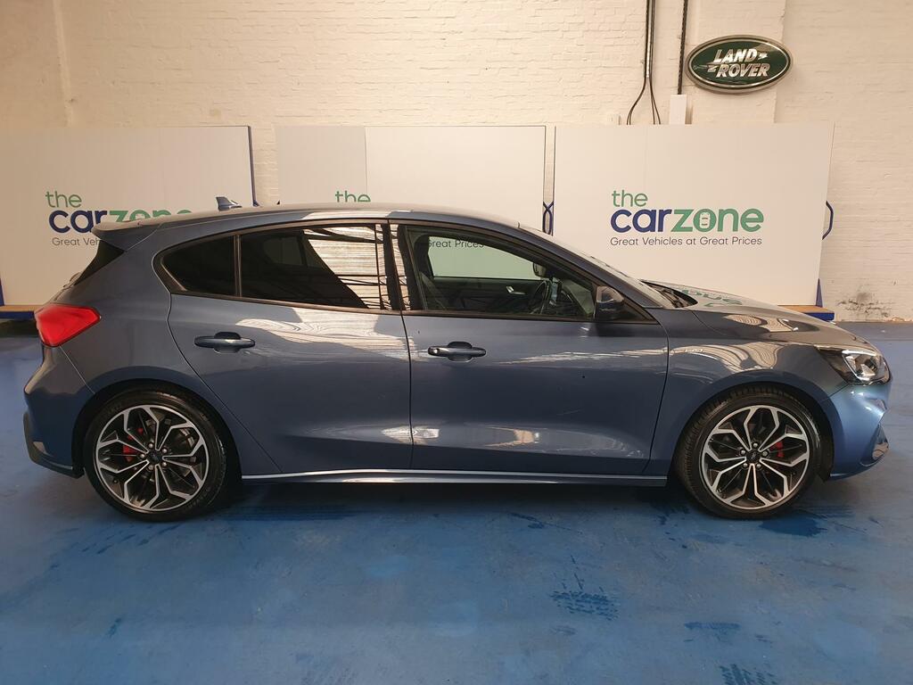 Ford Focus Hatchback HJ69LJO #2