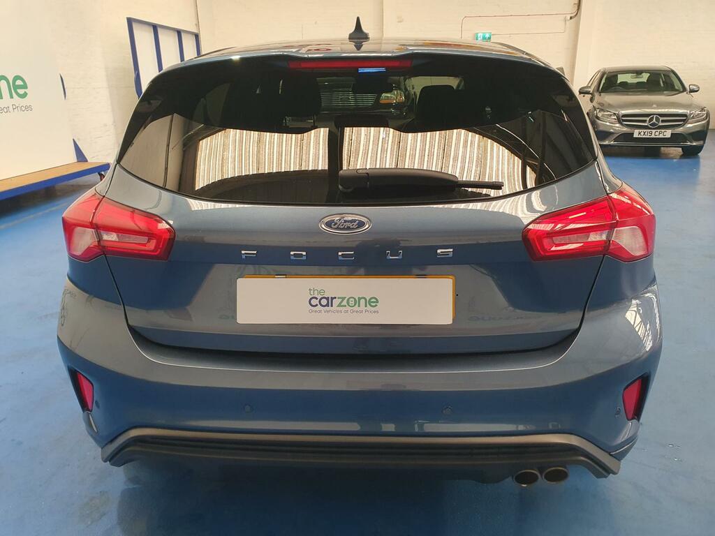 Ford Focus Hatchback HJ69LJO #4