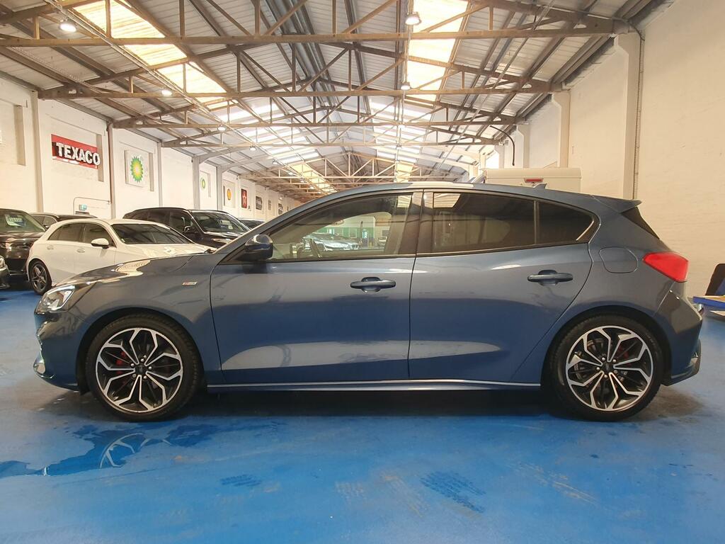 Ford Focus Hatchback HJ69LJO #6