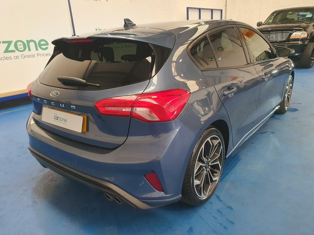 Ford Focus Hatchback HJ69LJO #3