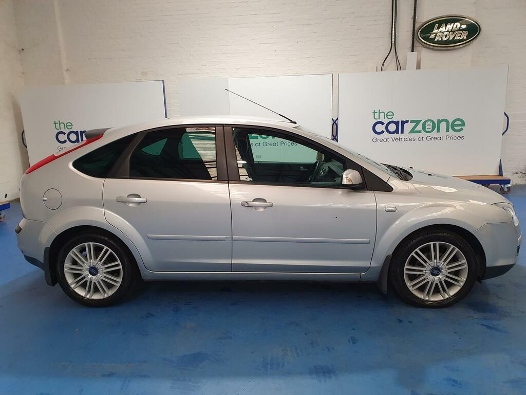 Ford Focus Hatchback AJ07XLP #2