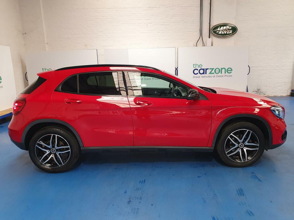 Mercedes-Benz GLA Class Estate NH19UUV #2