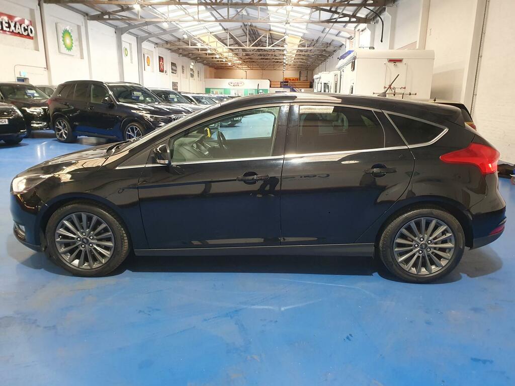 Ford Focus Hatchback ST68HYK #6