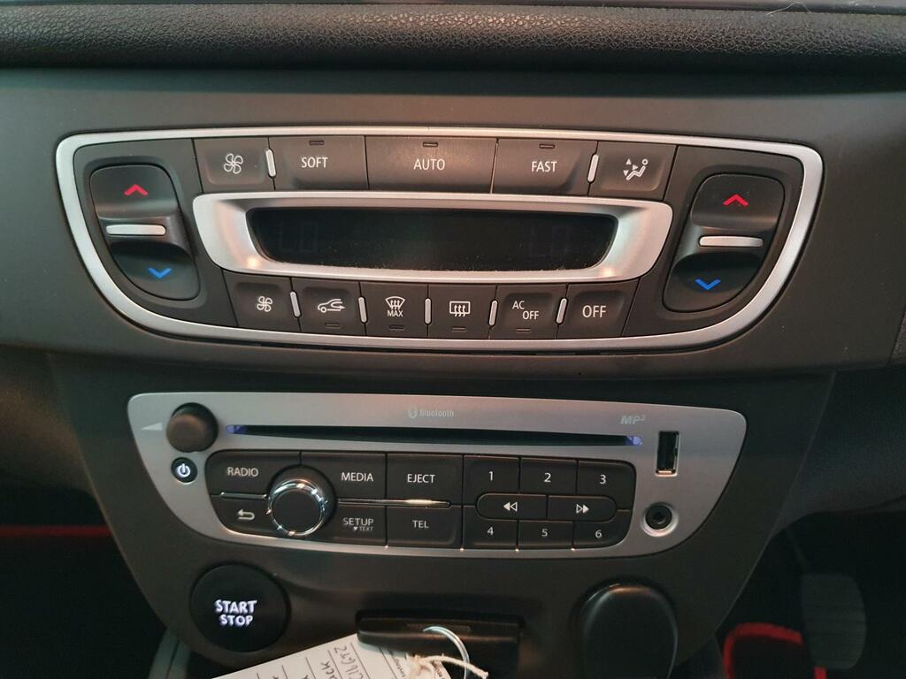 Renault Megane Dynamique S Nav Red #11