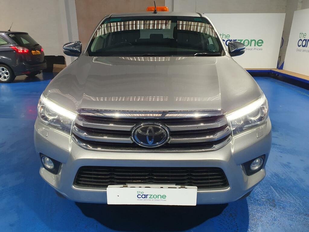 Toyota HILUX D-4d Active Tipper Double White #9