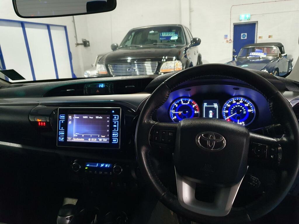 Toyota HILUX D-4d Active Tipper Double White #13