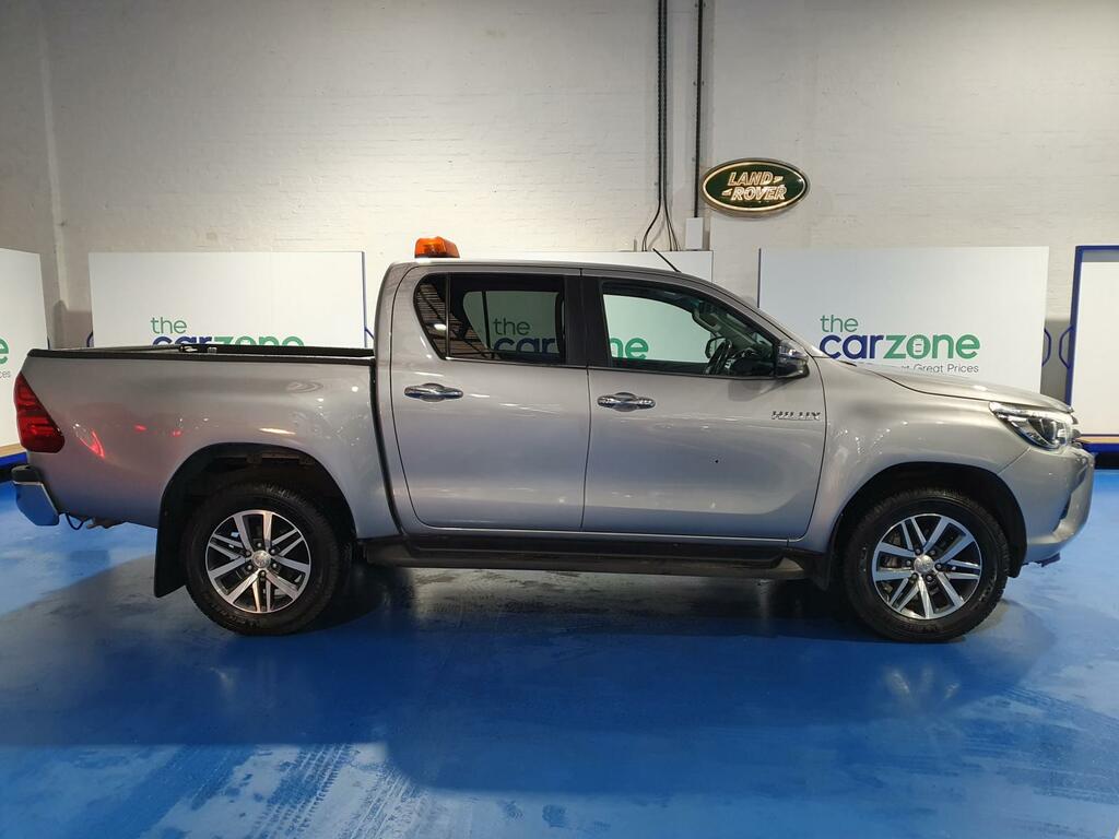 Toyota HILUX Pickup #2