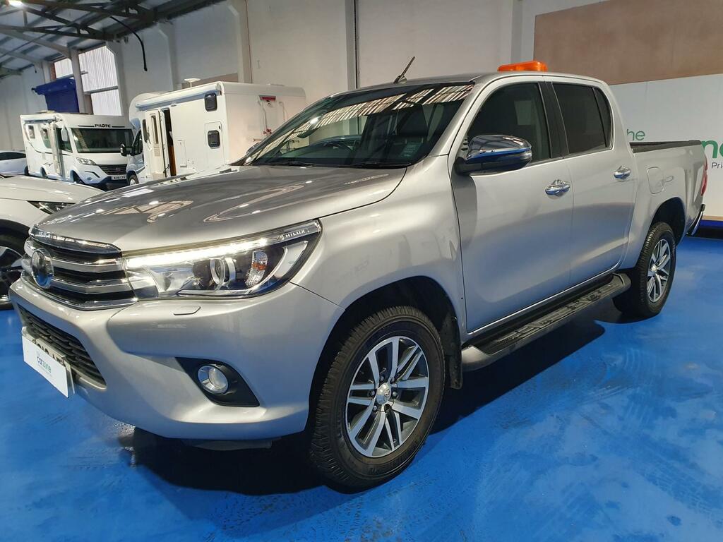 Toyota HILUX D-4d Active Tipper Double White #8