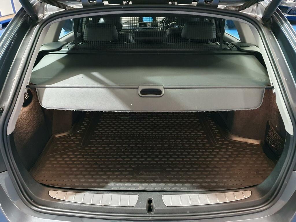 BMW 3 Series Hatchback White #6