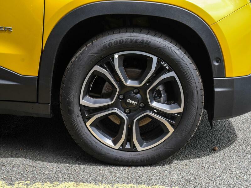 Jeep Avenger 54Kwh E-summit Suv 156 Ps WN74KVU Yellow #4