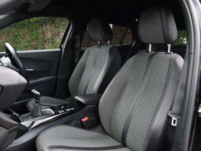 Peugeot 2008 1.2 Puretech Allure Suv Euro 6 Black #4