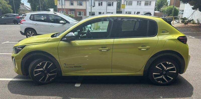 Peugeot e-208 51Kwh Gt Hatchback 7.4Kw Charge BF25TZH Yellow #4