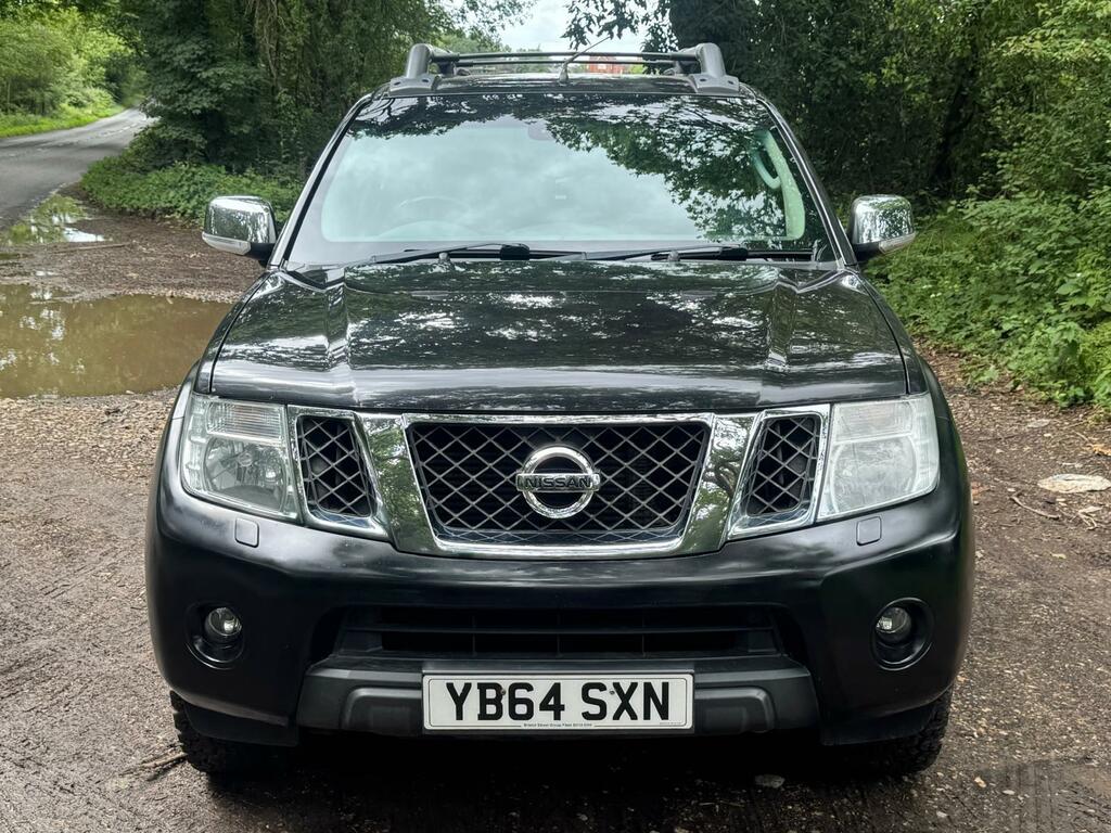 Nissan Navara Tekna Black #6