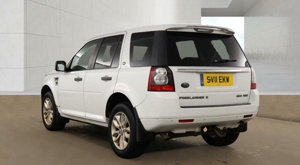 Land Rover Freelander 2 Hse White #4