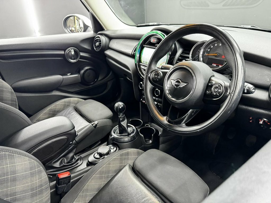 Mini Hatch 1.2 One Black #33